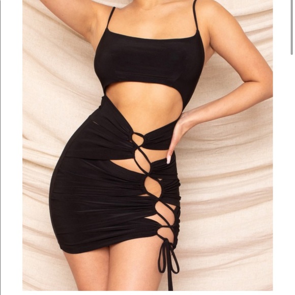 Black cut out dress 🖤 - Picture 3 of 4